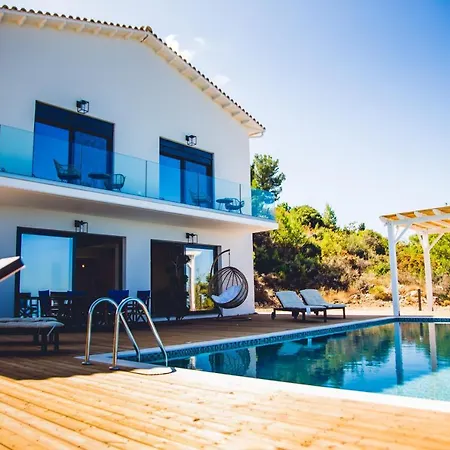 Fabiana Вилла *