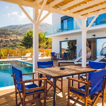 Fabiana Вилла *